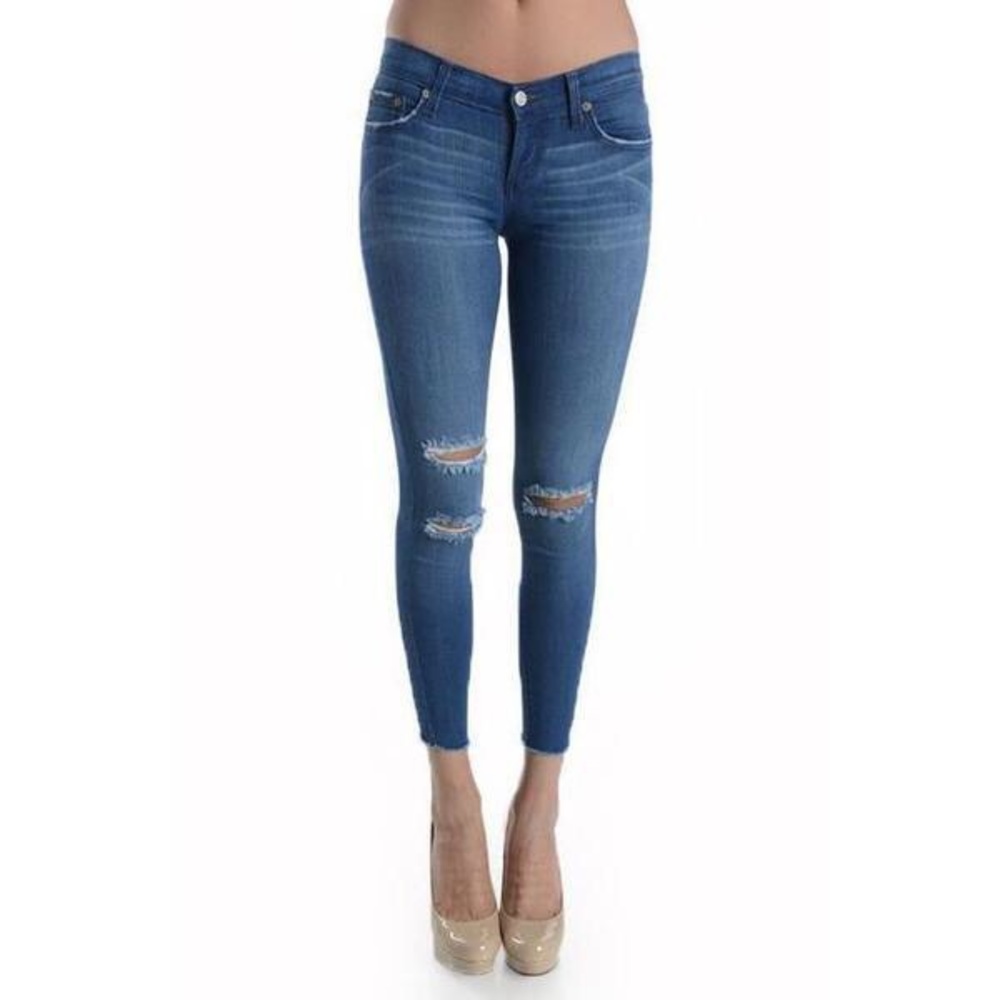 Judy Blue Cropped Frayed Hem Medium Blue